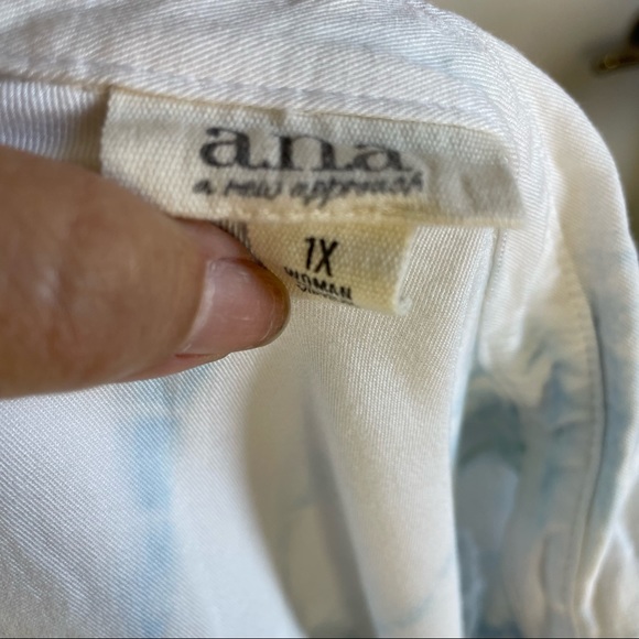 a.n.a Women's  Watercolor Blouse Plus Size 1X Top V Neck Long Sleeve Button Up - Picture 9 of 10